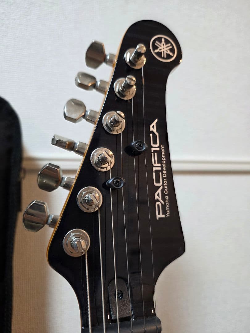 YAMAHA PACIFICA612VIIFM トランスルーセントブラック