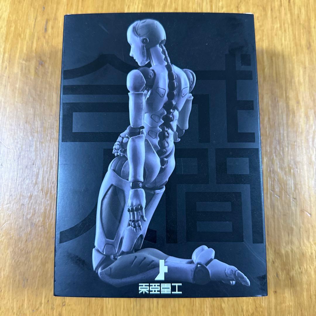 東亜重工製合成人間（女型）