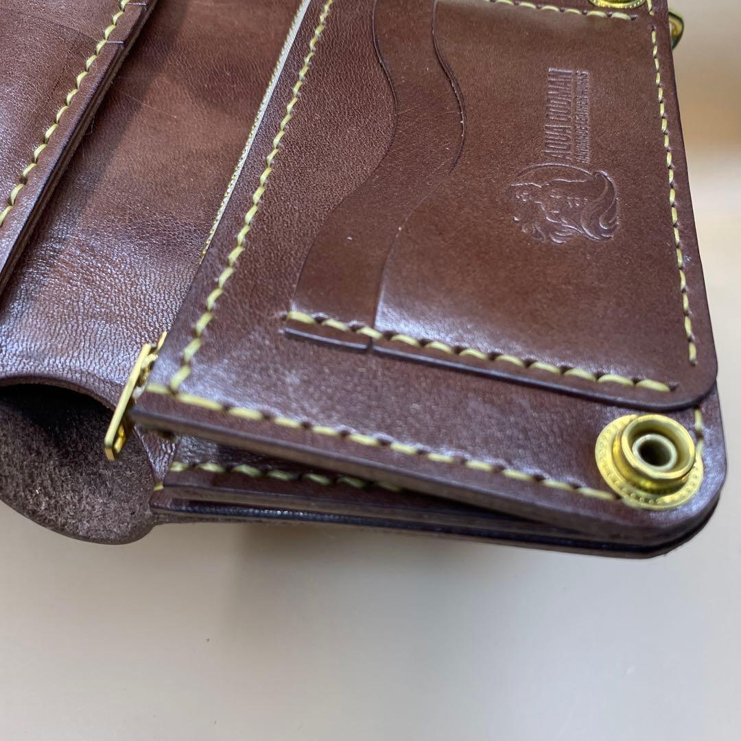 栃木レザー お札折らずに収納できる無骨なミドルトラッカーウォレット BTW