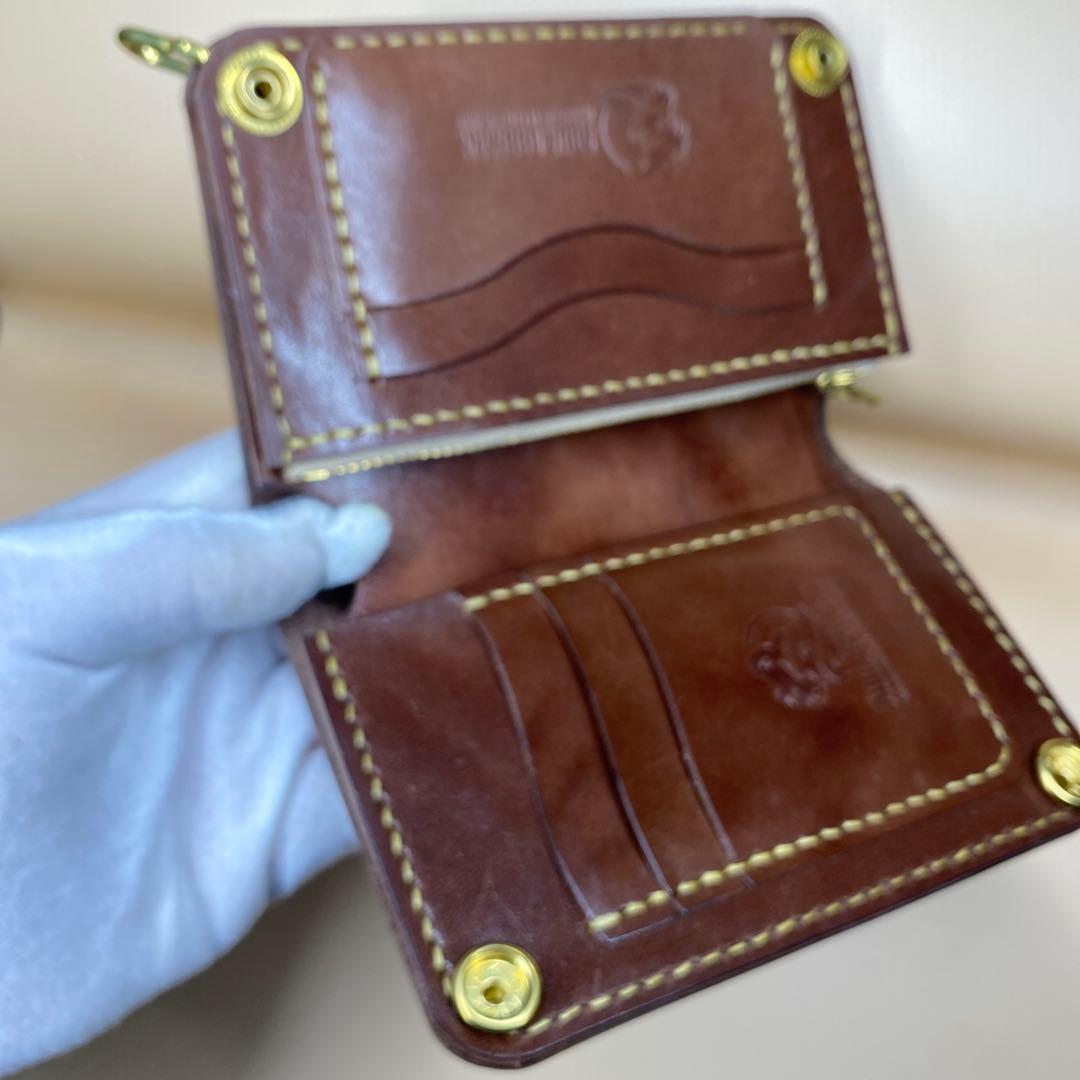 栃木レザー お札折らずに収納できる無骨なミドルトラッカーウォレット BTW