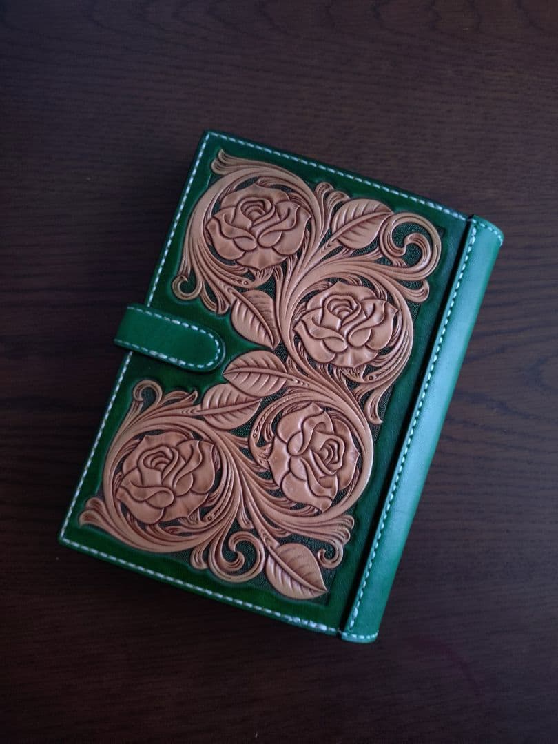 薔薇のシステム手帳　レザーカービング　バイブルサイズ　エメラルドグリーン