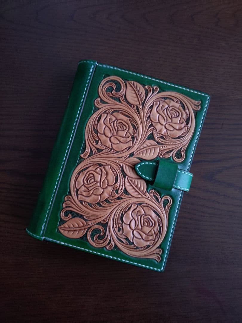 薔薇のシステム手帳　レザーカービング　バイブルサイズ　エメラルドグリーン