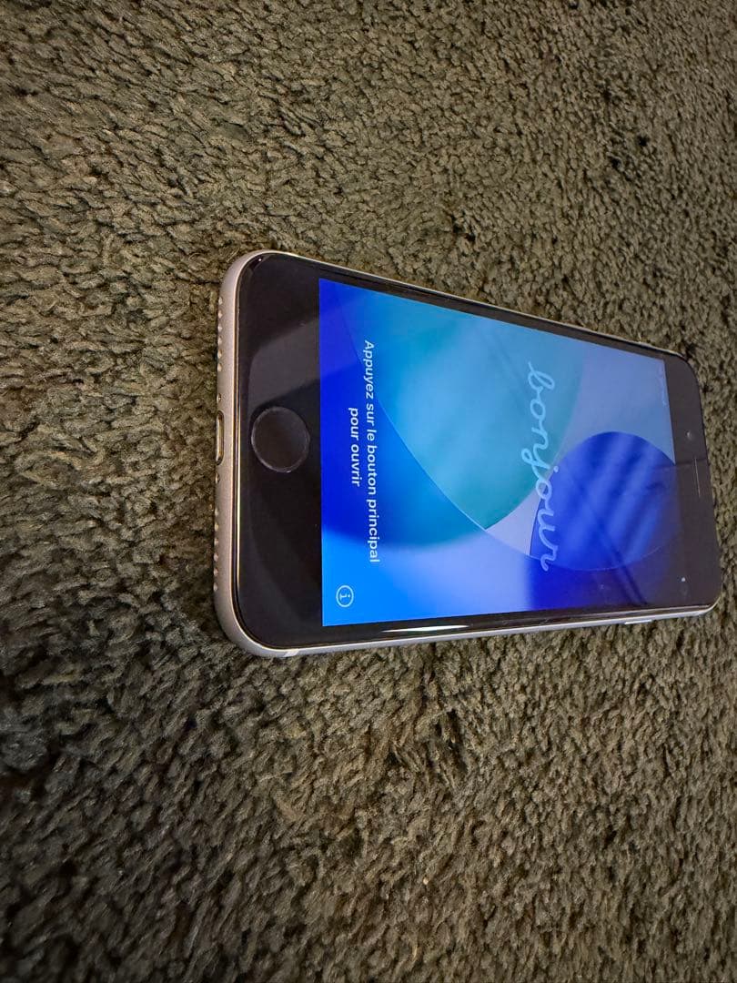 【美品】iPhone SE 第2世代 64GB ホワイト SIMフリー 判定◯