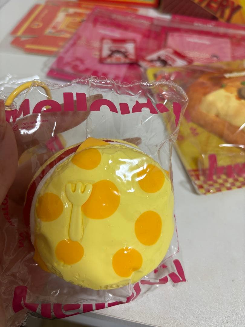 メロジョイ キングオブバーガー カーニバーガー ピザのお届け マッシュルーム