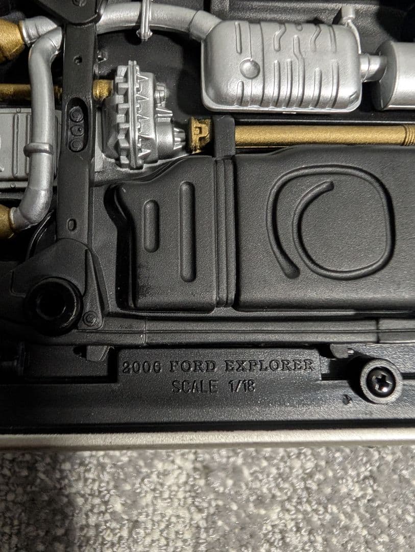 1/18 フォード FORD エクスプローラーExplorer 　ミニカー