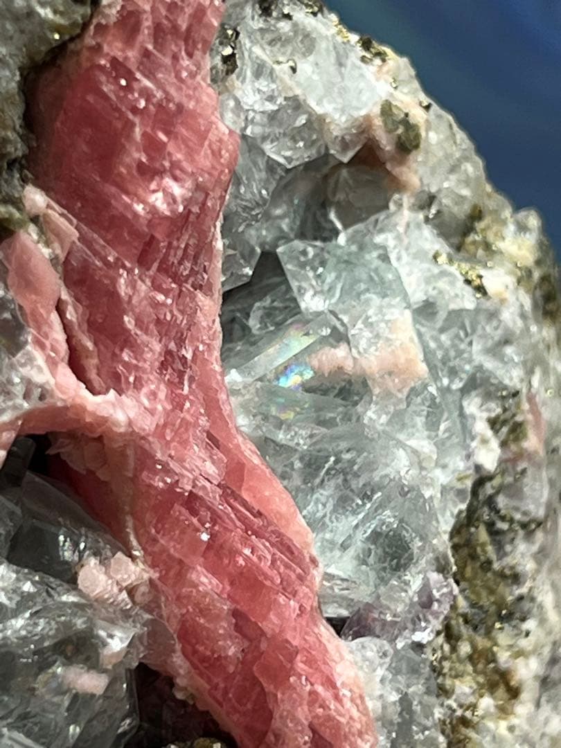 天然石　ロードクロサイト　フローライト　パイライト共生原石　約338g⭐️2130