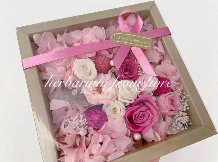 グリーンフォレスト  ＊しずく＊  沢山の白いお花   癒しのハーバリウム