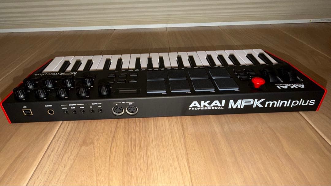 ほぼ新品 AKAI MPK mini Plus 37鍵 2026年1月購入