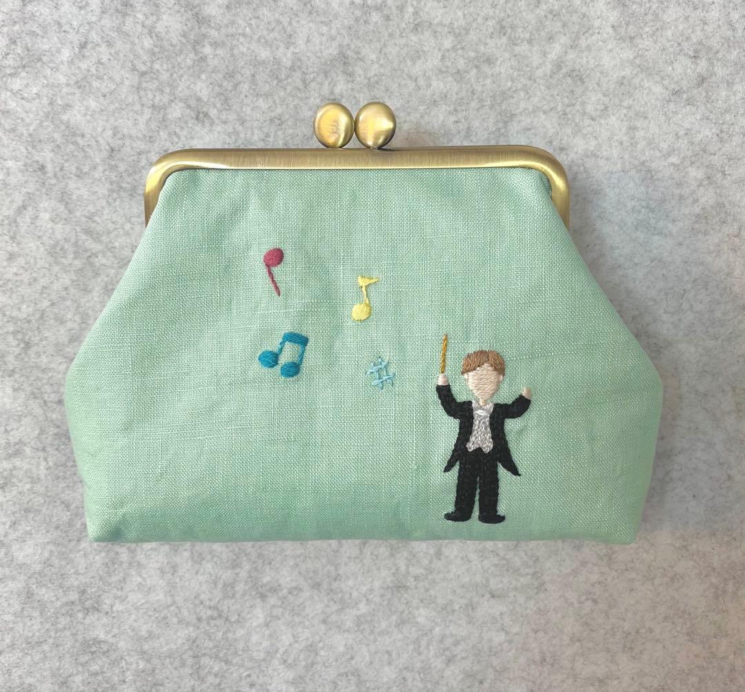 ハンドメイド　手刺繍　がま口ポーチ☆ kikiです