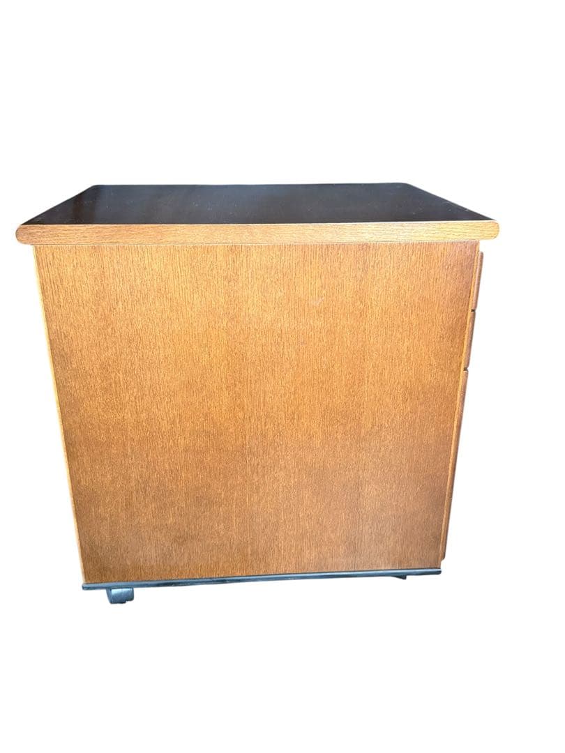 KZ058 カリモク　3段デスクワゴン　鍵付き　キャスター5輪