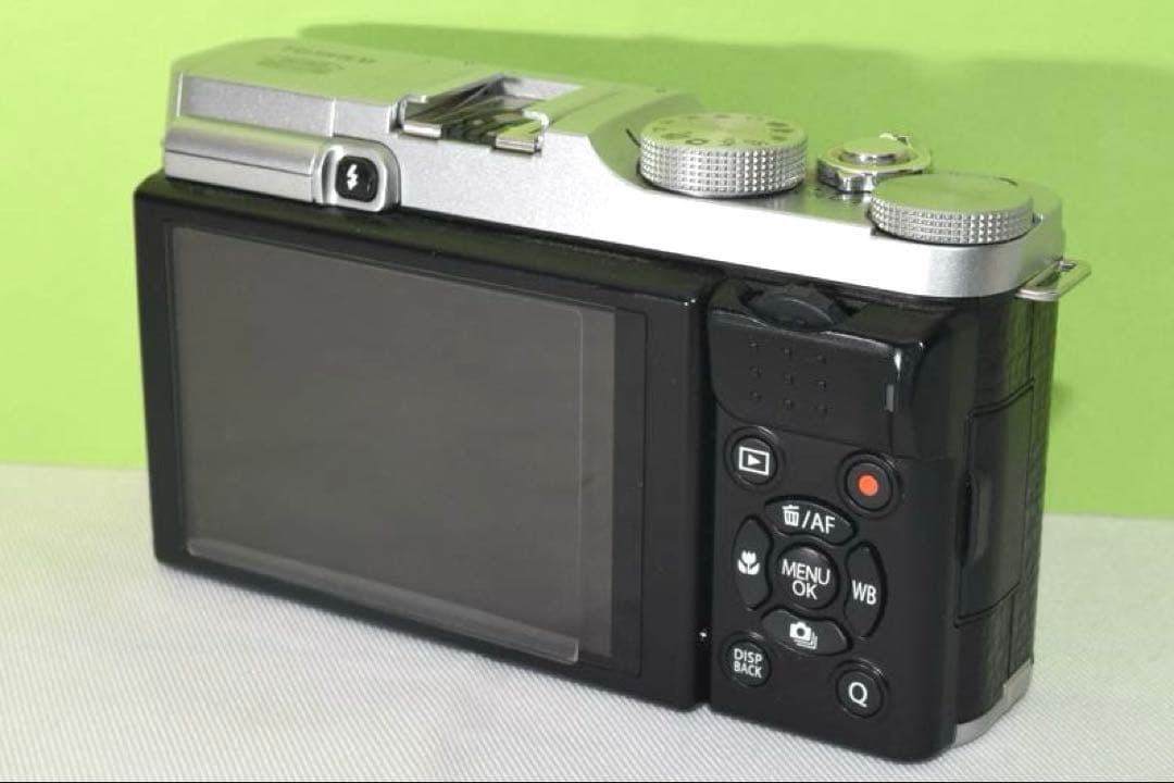 Fujifilm X-A1 シルバー ☆送料無料☆
