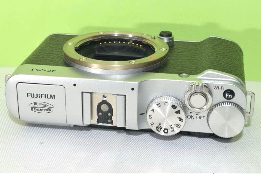 Fujifilm X-A1 シルバー ☆送料無料☆