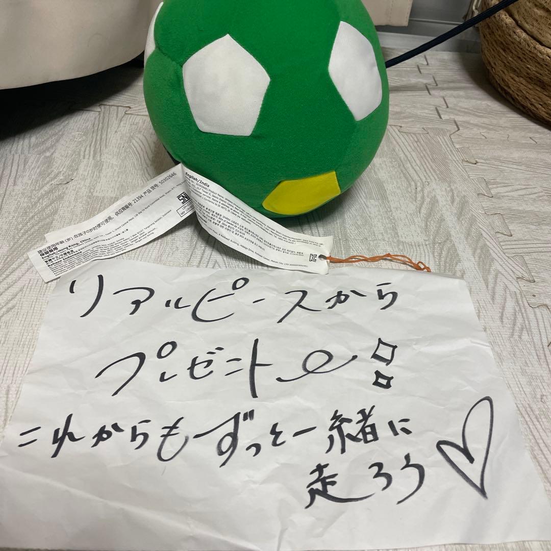 リアルピース　サッカーボール型ぬいぐるみ