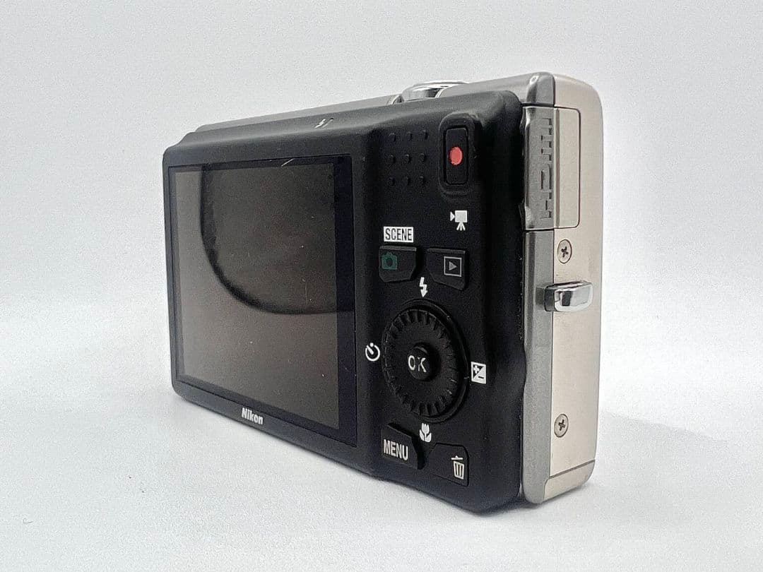 Nikon COOLPIX クールピクス S6200 デジカメ カメラ シルバー