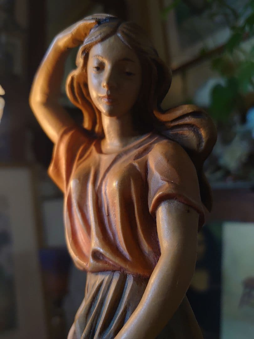 ANRI (アンリ)女の子とアヒル Wood Carving by ANRI