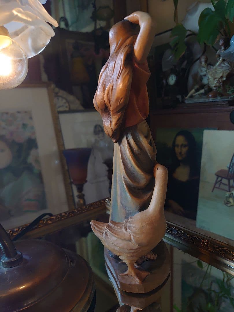 ANRI (アンリ)女の子とアヒル Wood Carving by ANRI