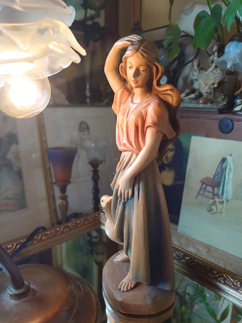 ANRI (アンリ)女の子とアヒル Wood Carving by ANRI