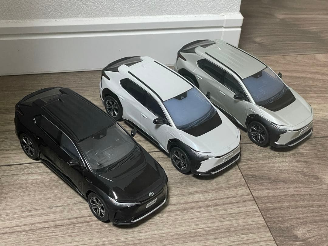 美品 bz4x カラーサンプル ミニカー トヨタ TOYOTA
