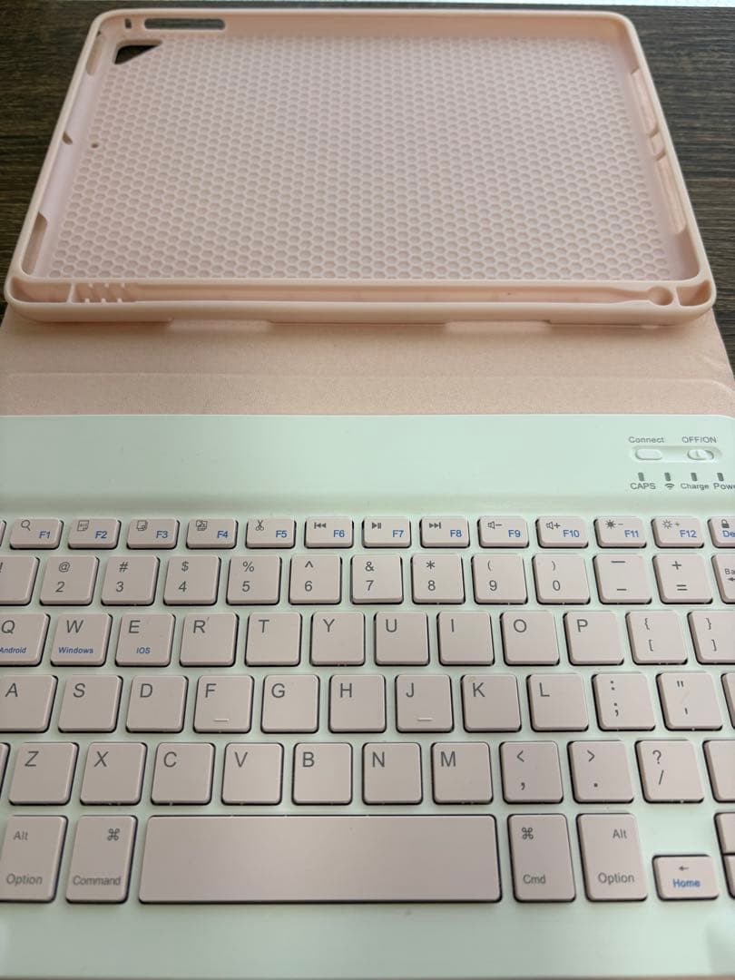 iPad本体+ケース ワイヤレスキーボード付き ピンク