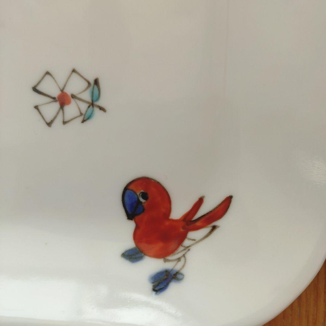 内村七生　小鳥花散らしパン皿 2枚と小カップ2個　プレゼント付きです