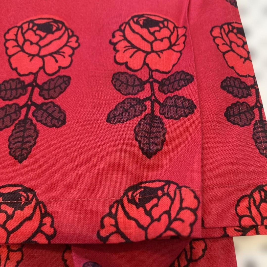 マリメッコ　エプロン　ヴィヒキルース VIHKIRUUSU