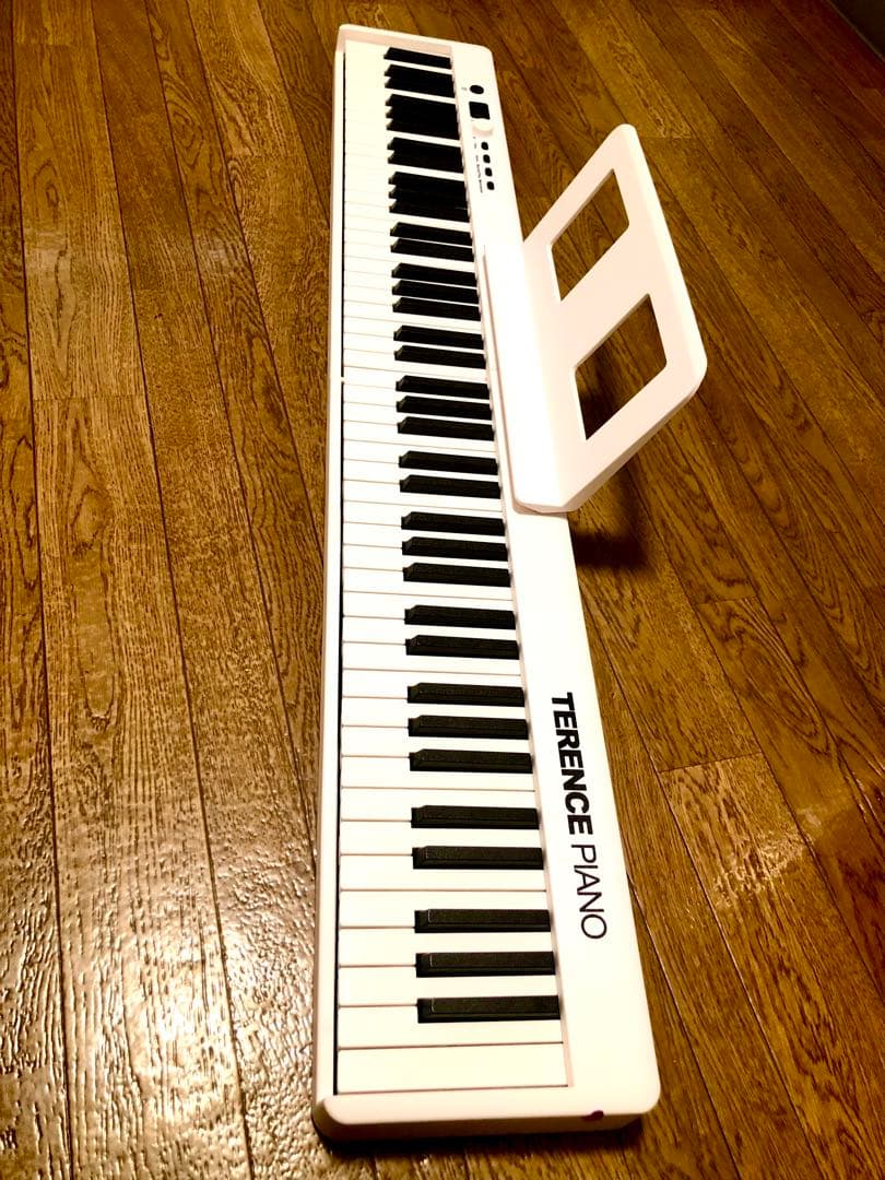 TERENCE PIANO 61鍵 ホワイトキーボード