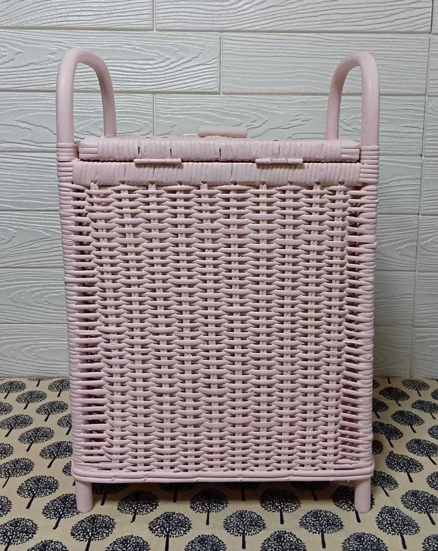 籐・ラタンのネイルピンク色のバスケット