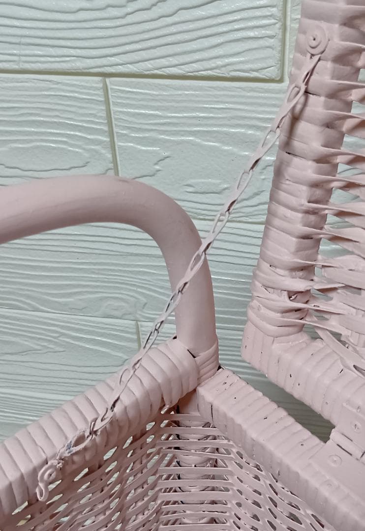 籐・ラタンのネイルピンク色のバスケット