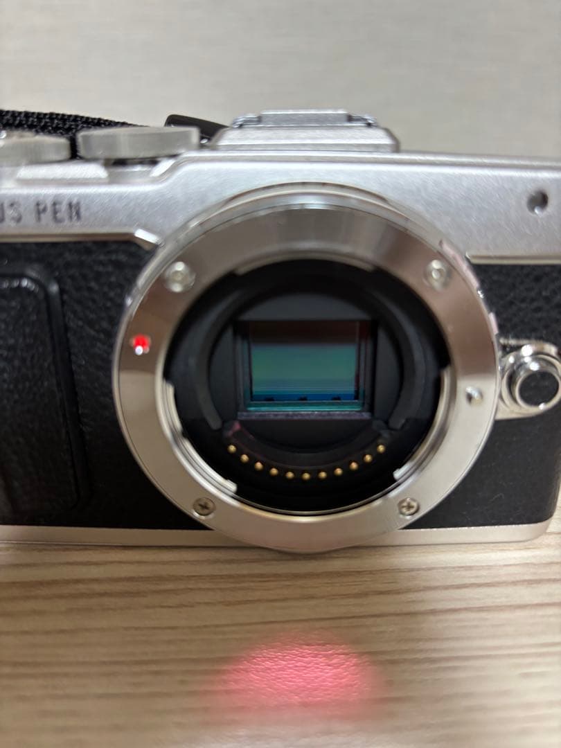 OLYMPUS PEN Lite E-PL7 本体のみ（レンズ有り）