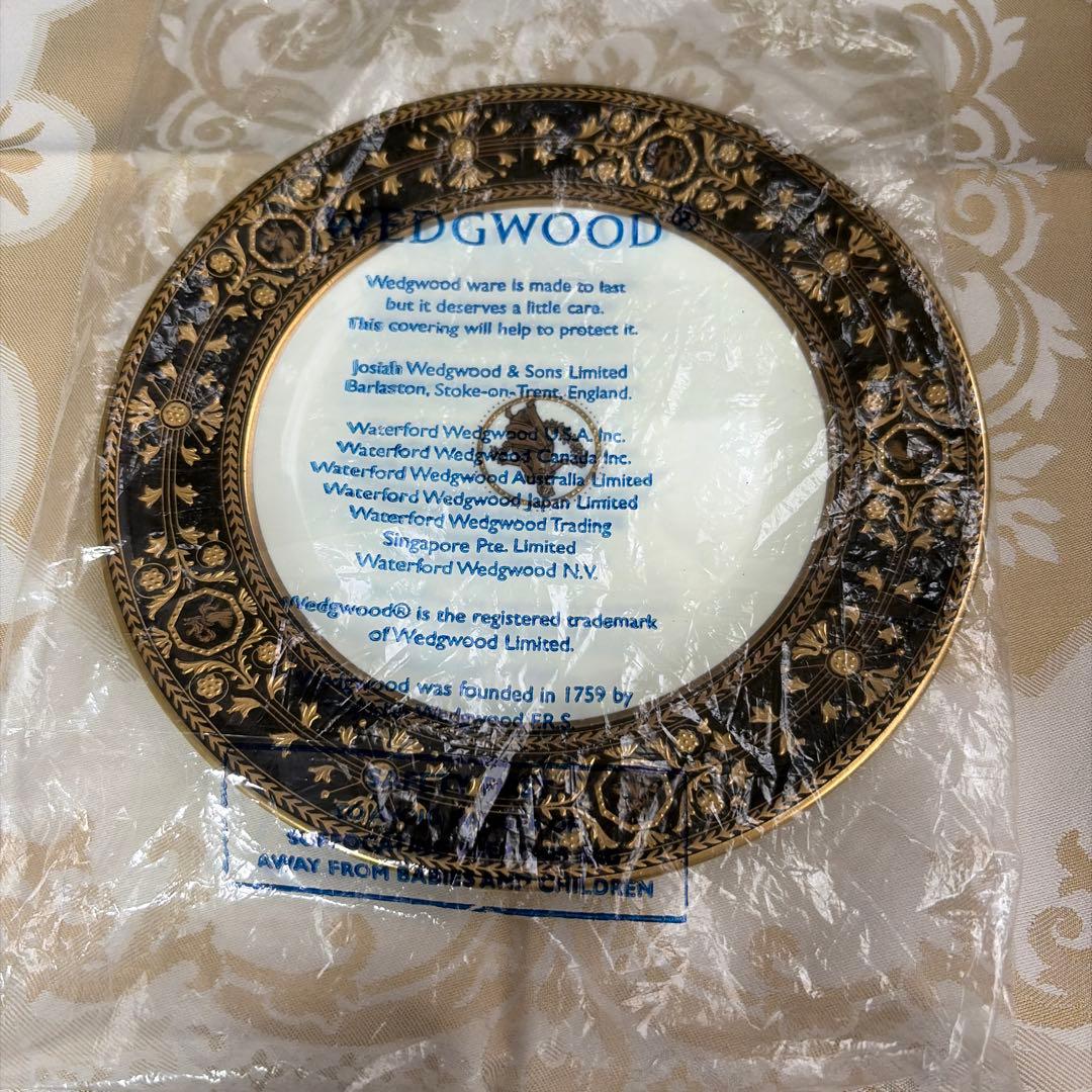 ［新品］アストバリーブラック最高峰17.5cmプレート、希少黒壺