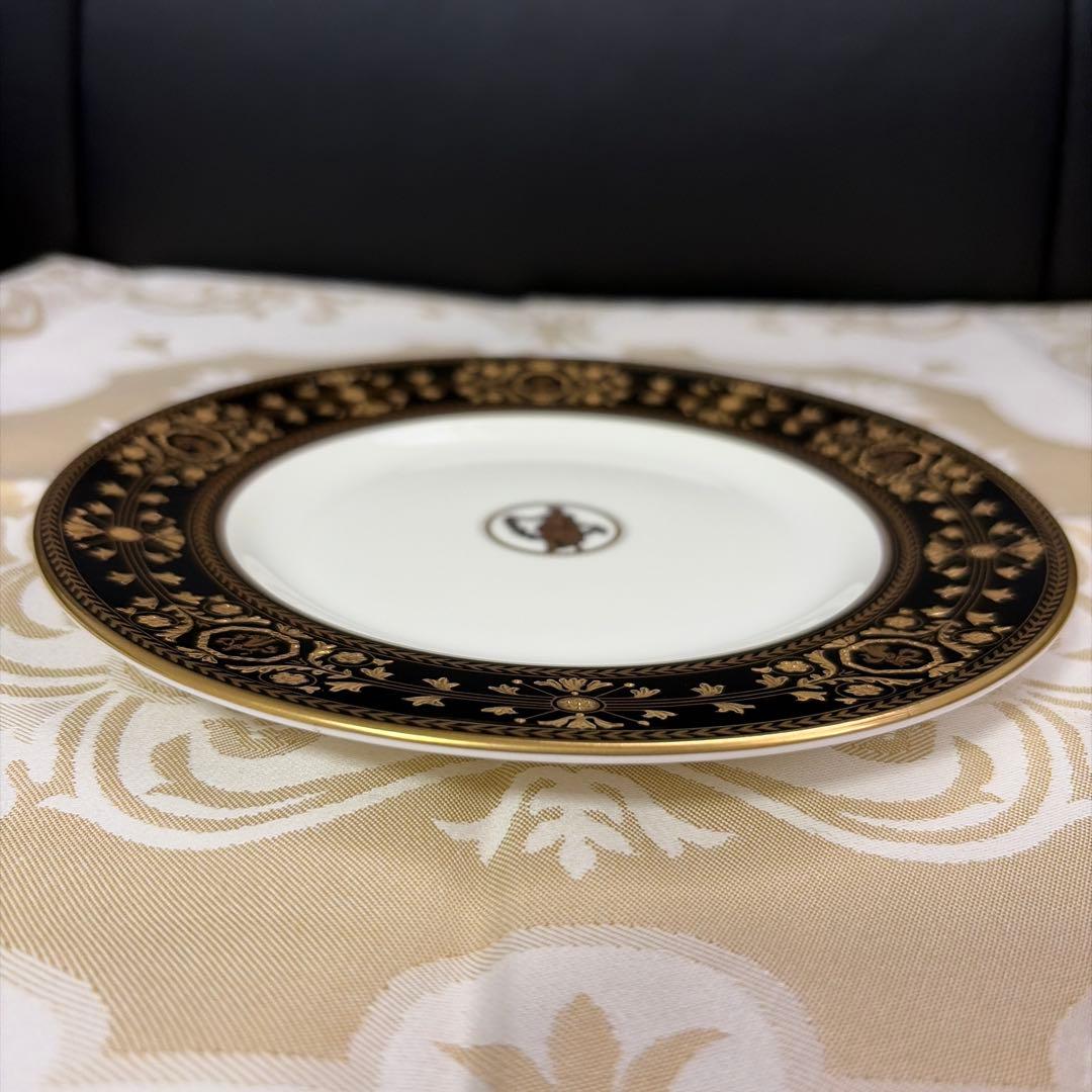 ［新品］アストバリーブラック最高峰17.5cmプレート、希少黒壺