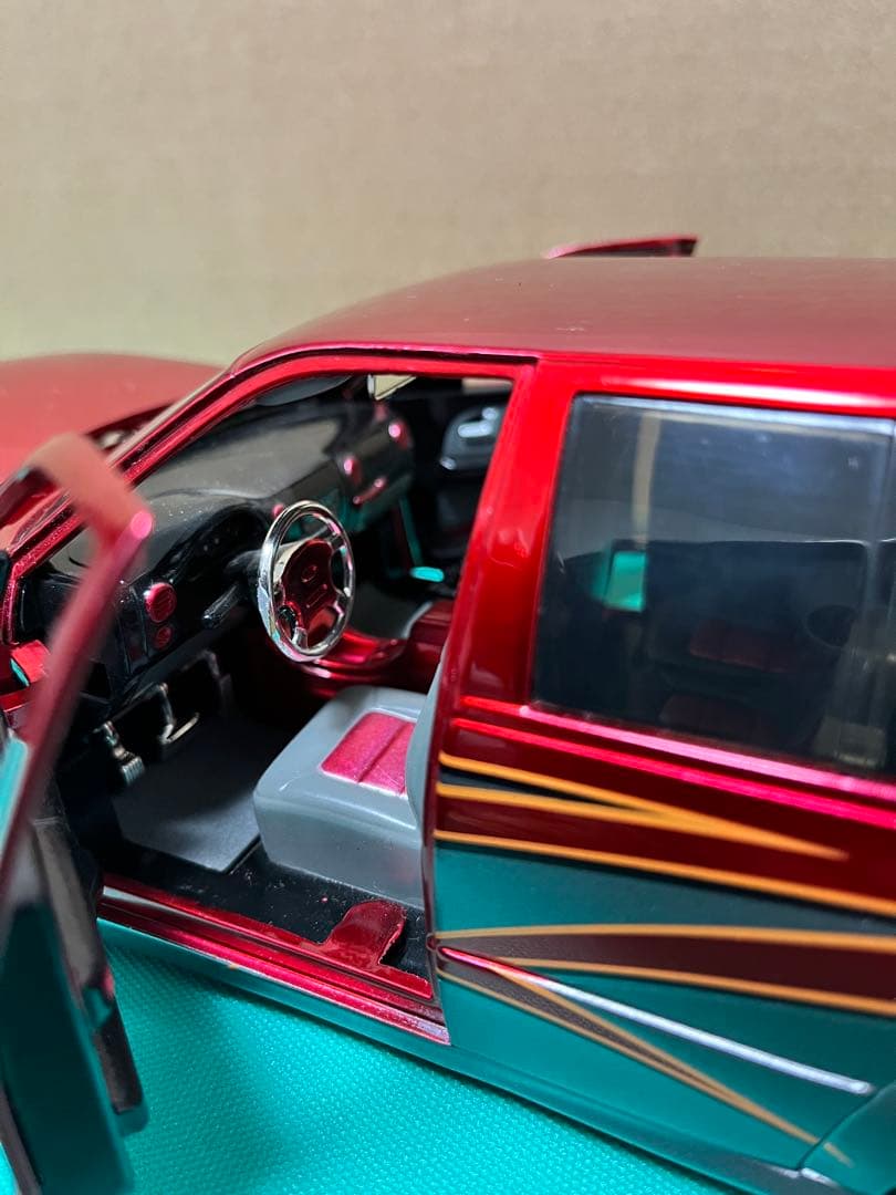 【DUB CITY】FORD EXPEDI TION 1/18