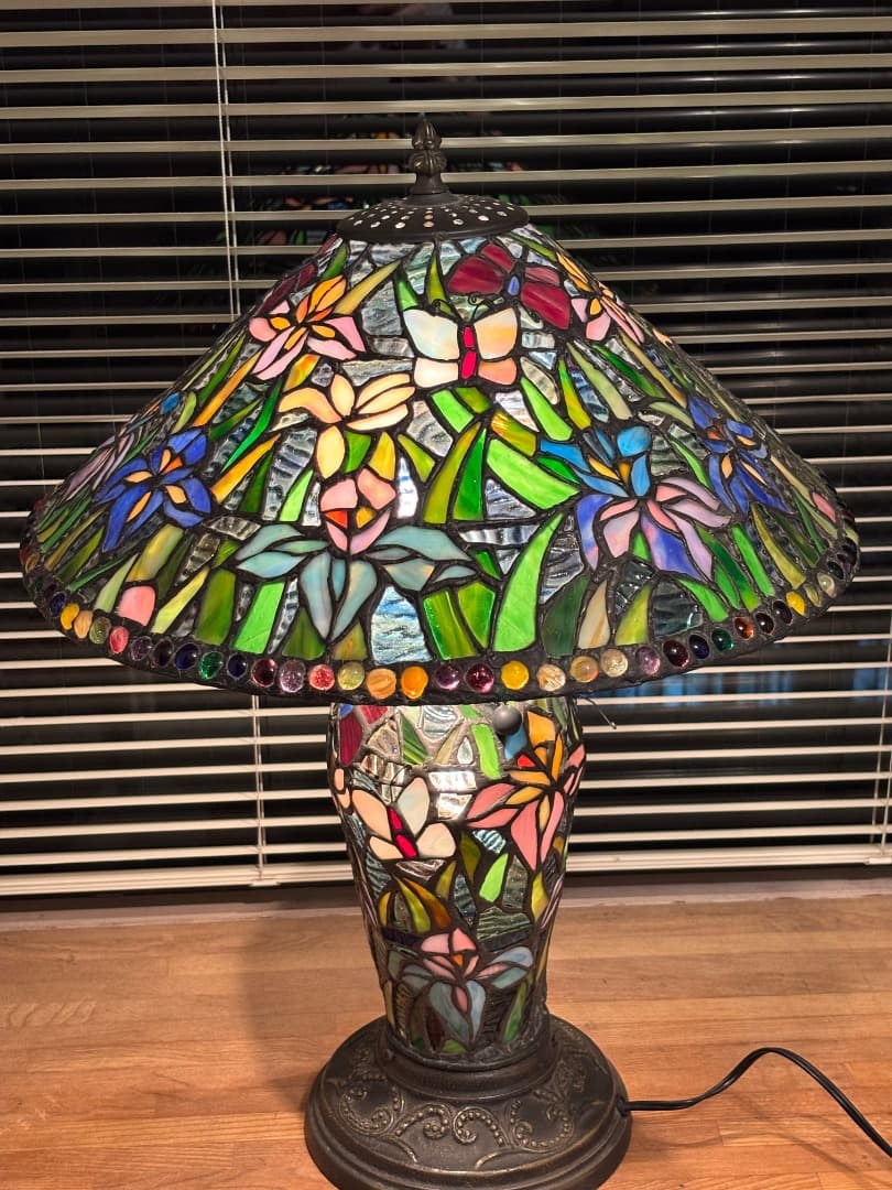 ステンドグラスランプ　花と蝶