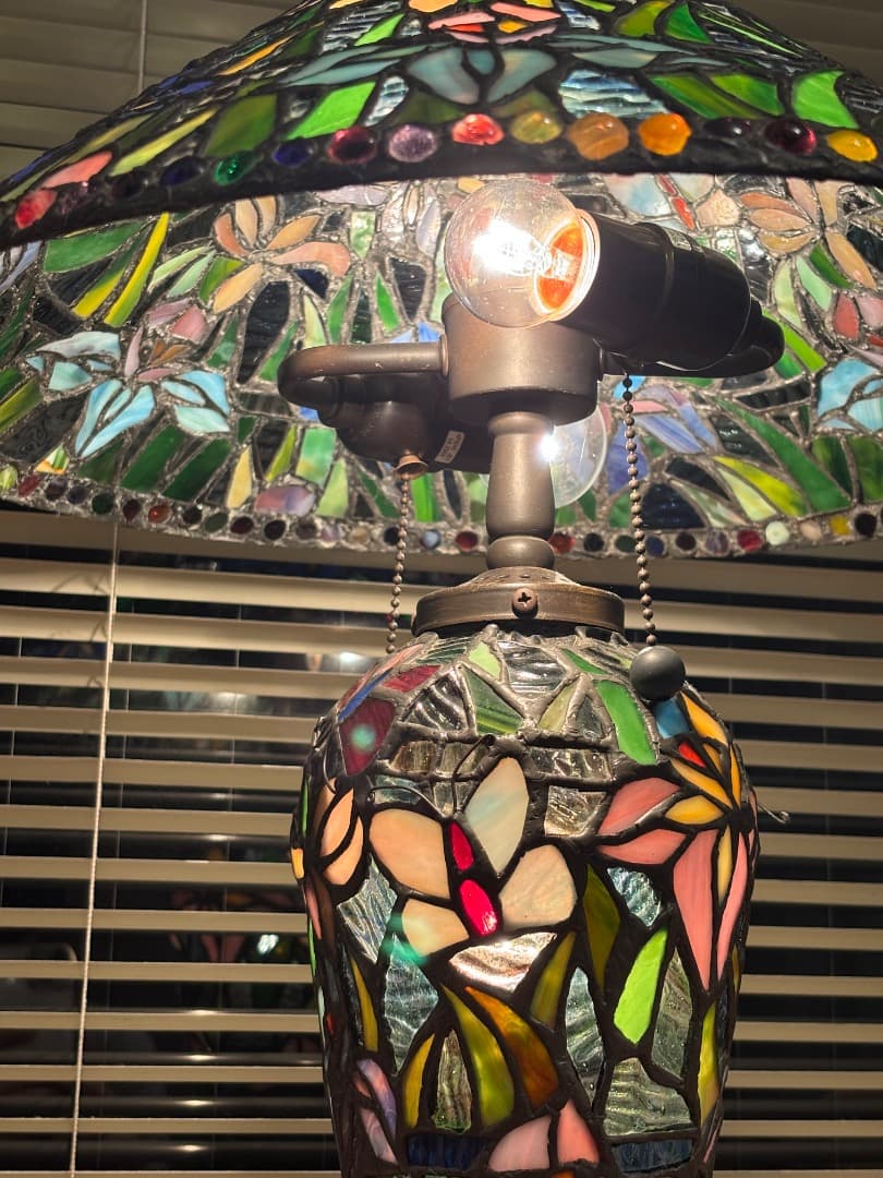 ステンドグラスランプ　花と蝶