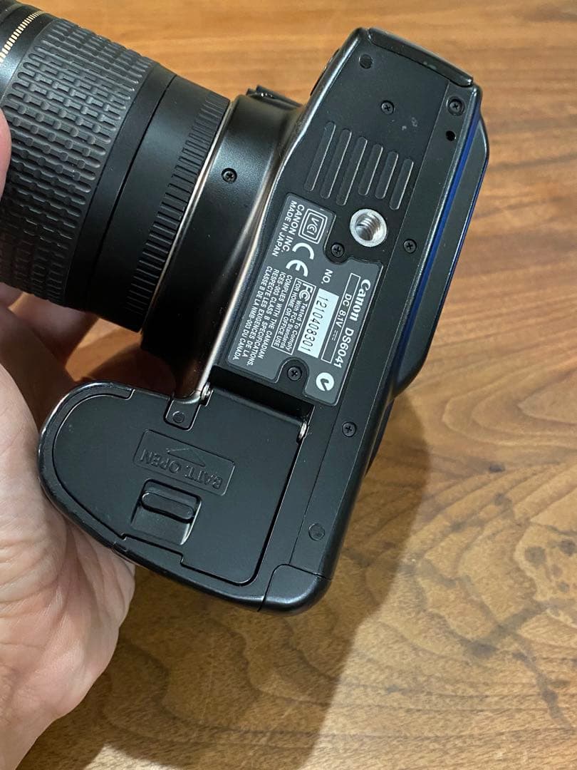 Canon EOS Kiss キスデジタル一眼　初代　黒　美品28-80オマケ付