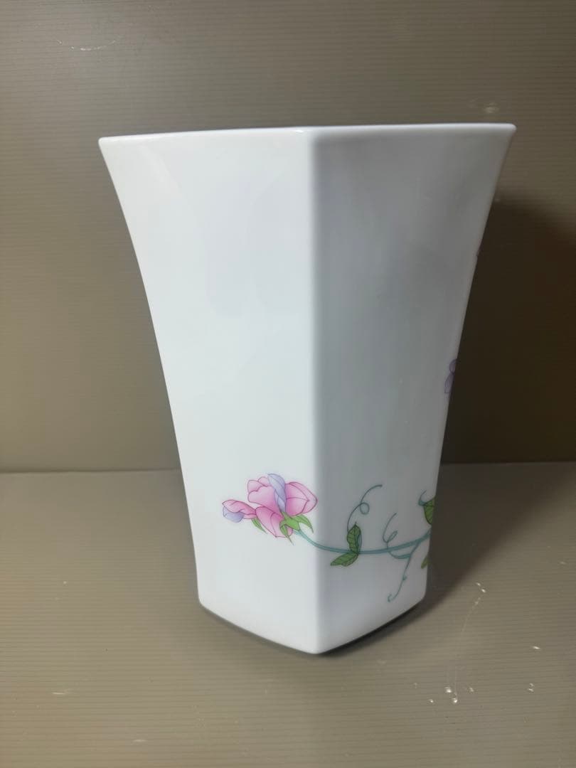 2564  香蘭社　薔薇　六角花瓶　未使用