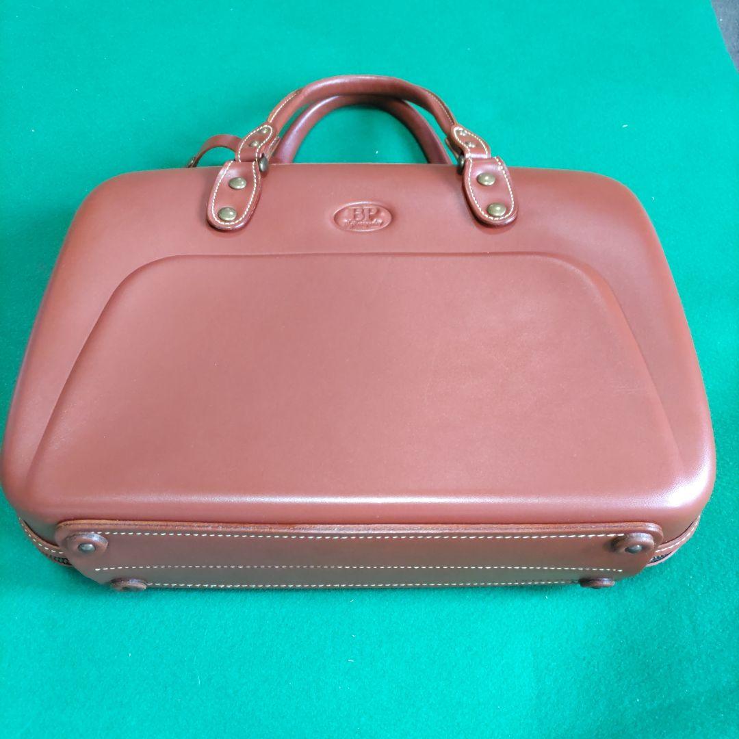 「牛革の高級鞄」（ハ━ドタイプ）