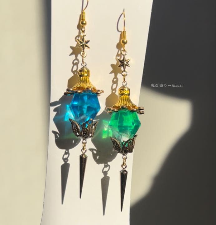蓄光エメラルドとトパーズ色の魔法ランタンの星ピアス　イヤリング
