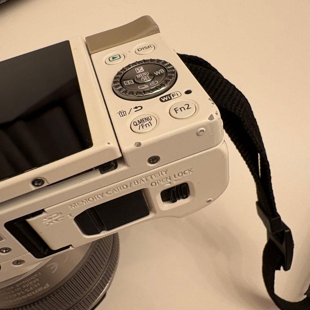 【美品】Panasonic LUMIX DMC-GF6 ホワイト ダブルズーム付
