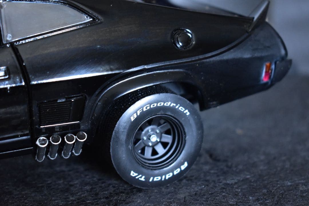 1/18 グリーンライト マッドマックス インターセプター 劇中車 XB