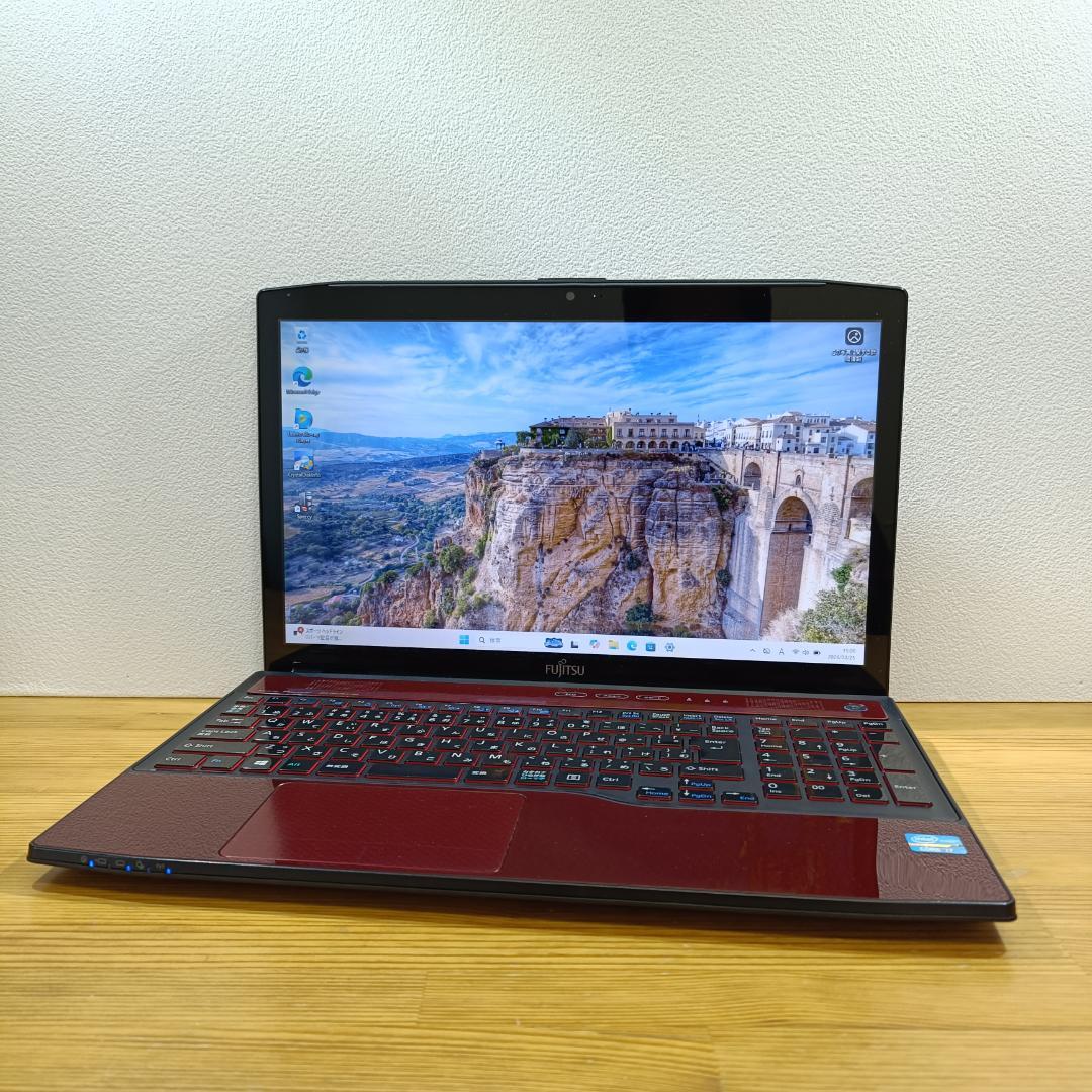 Corei7 SSD メモリ8GB Windows11 ノートPC 富士通 赤