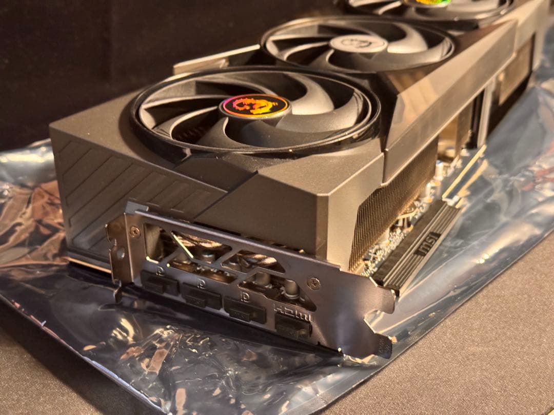 グラフィックボード・グラボ・ビデオカード MSI GeForce RTX5090 Gaming Trio OC