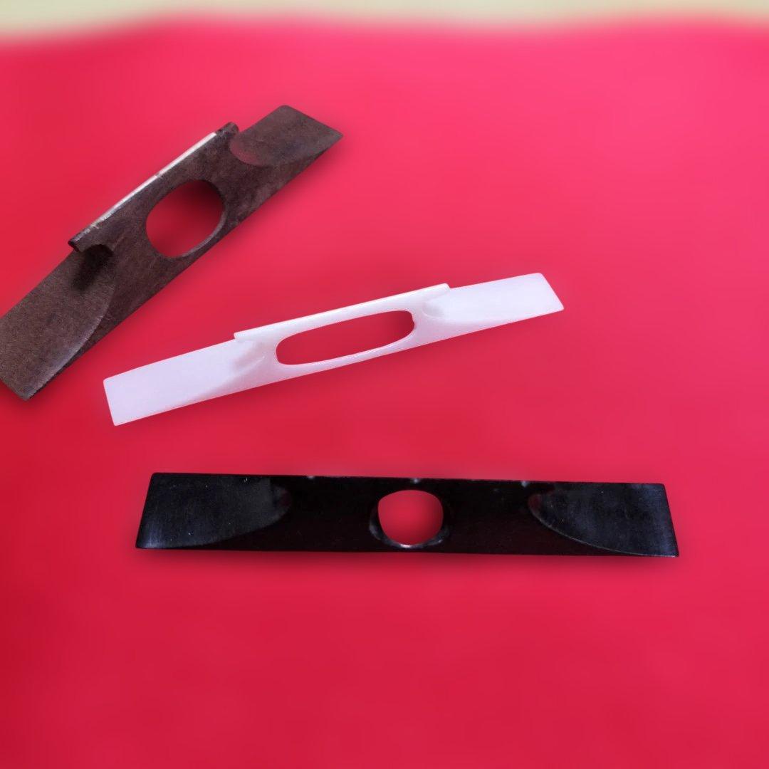 三味線バチ　鼈甲と 木製三味線バチ と小物