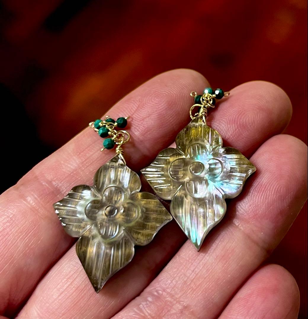 SALEタイガーアイ×MOP×水晶 ダブルフラワートリプレットピアス