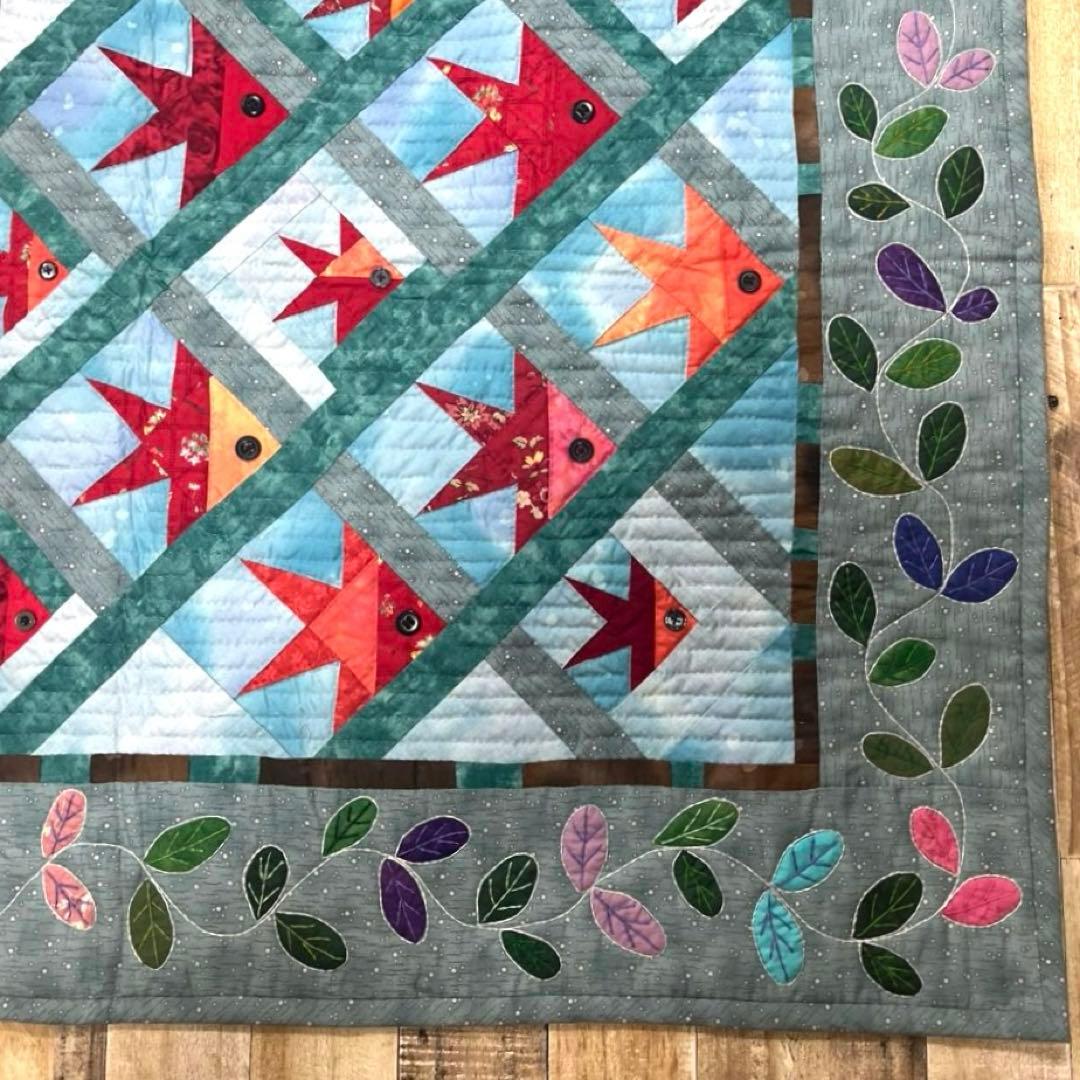 ハンドメイド　パッチワーク　キルト　タペストリー　金魚　壁掛け　インテリア