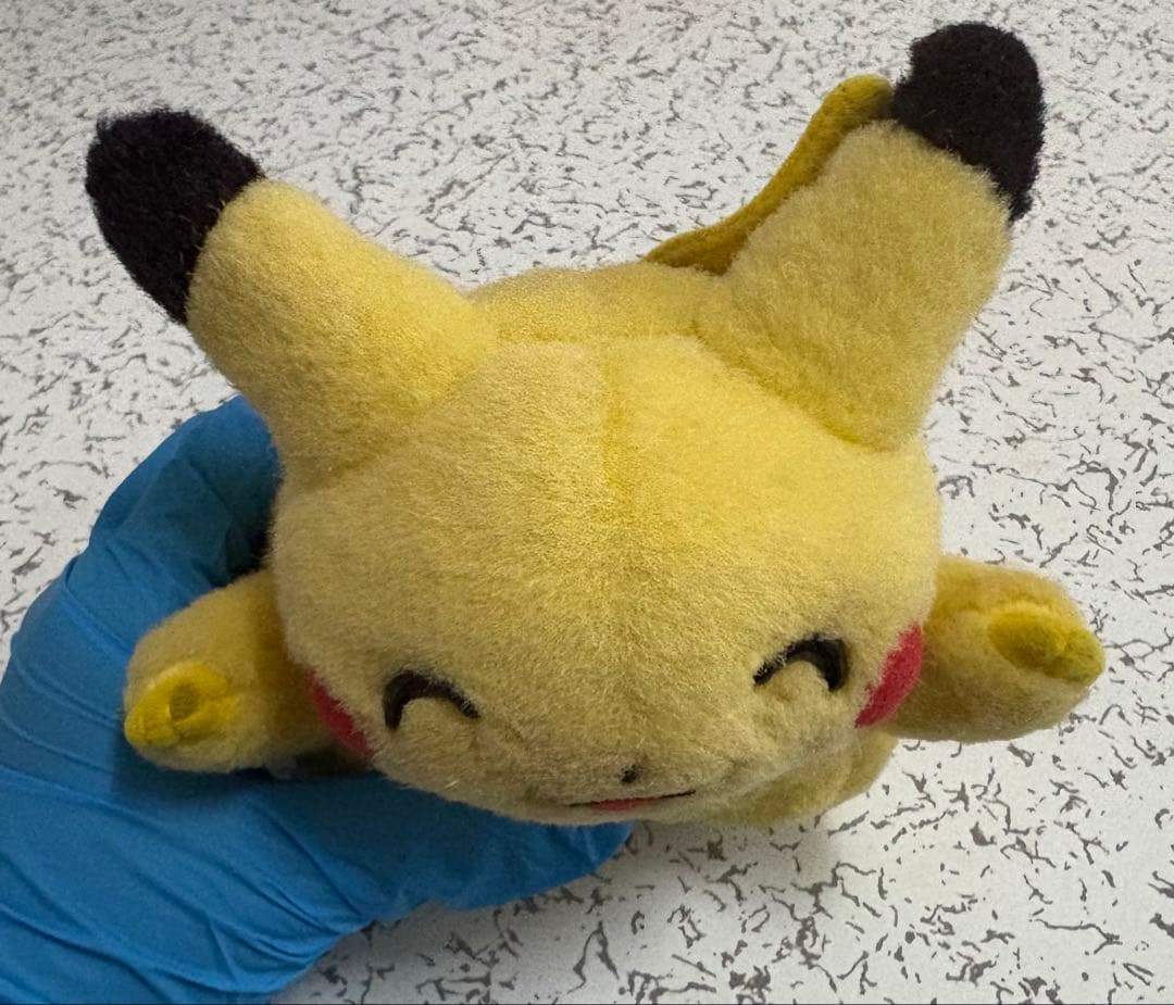 TOMY バンザイピカチュウ ぬいぐるみ