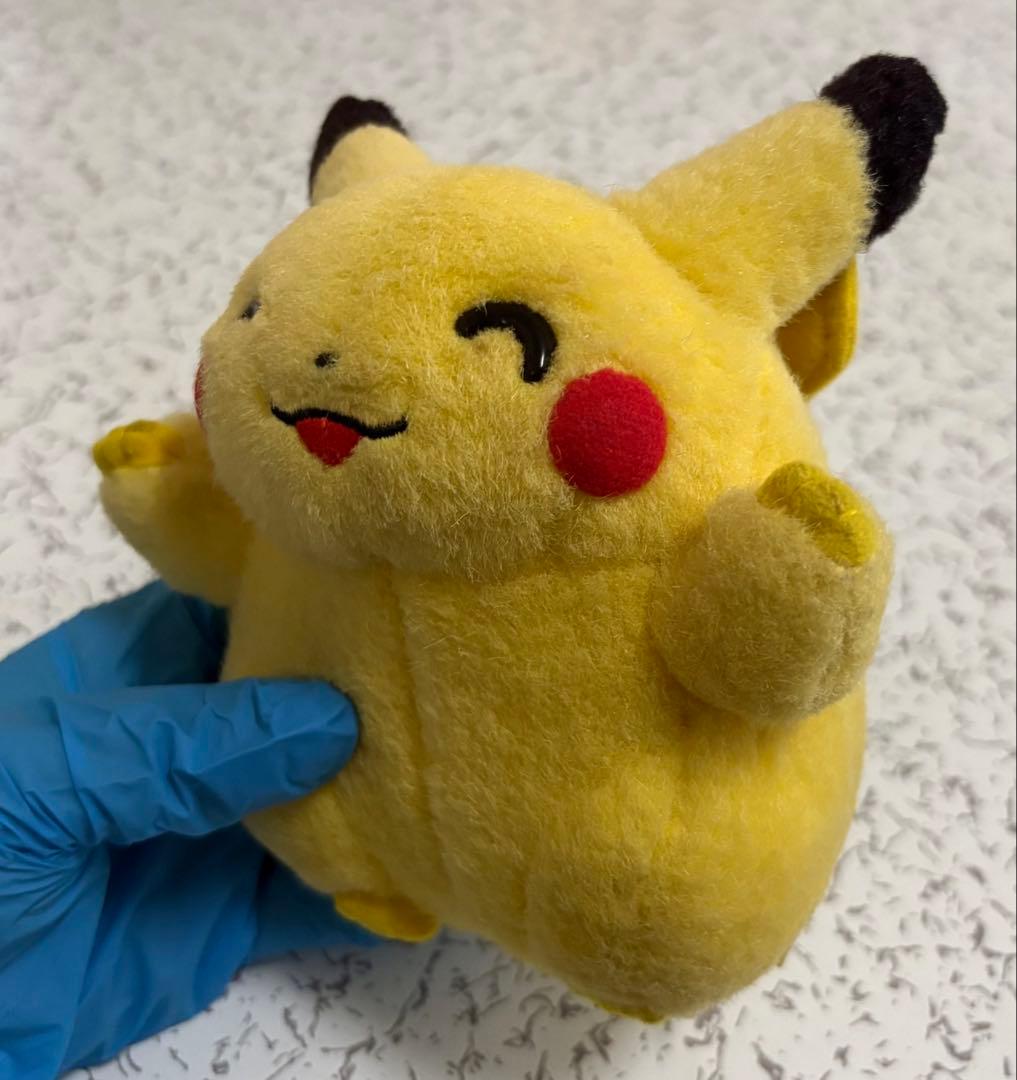 TOMY バンザイピカチュウ ぬいぐるみ