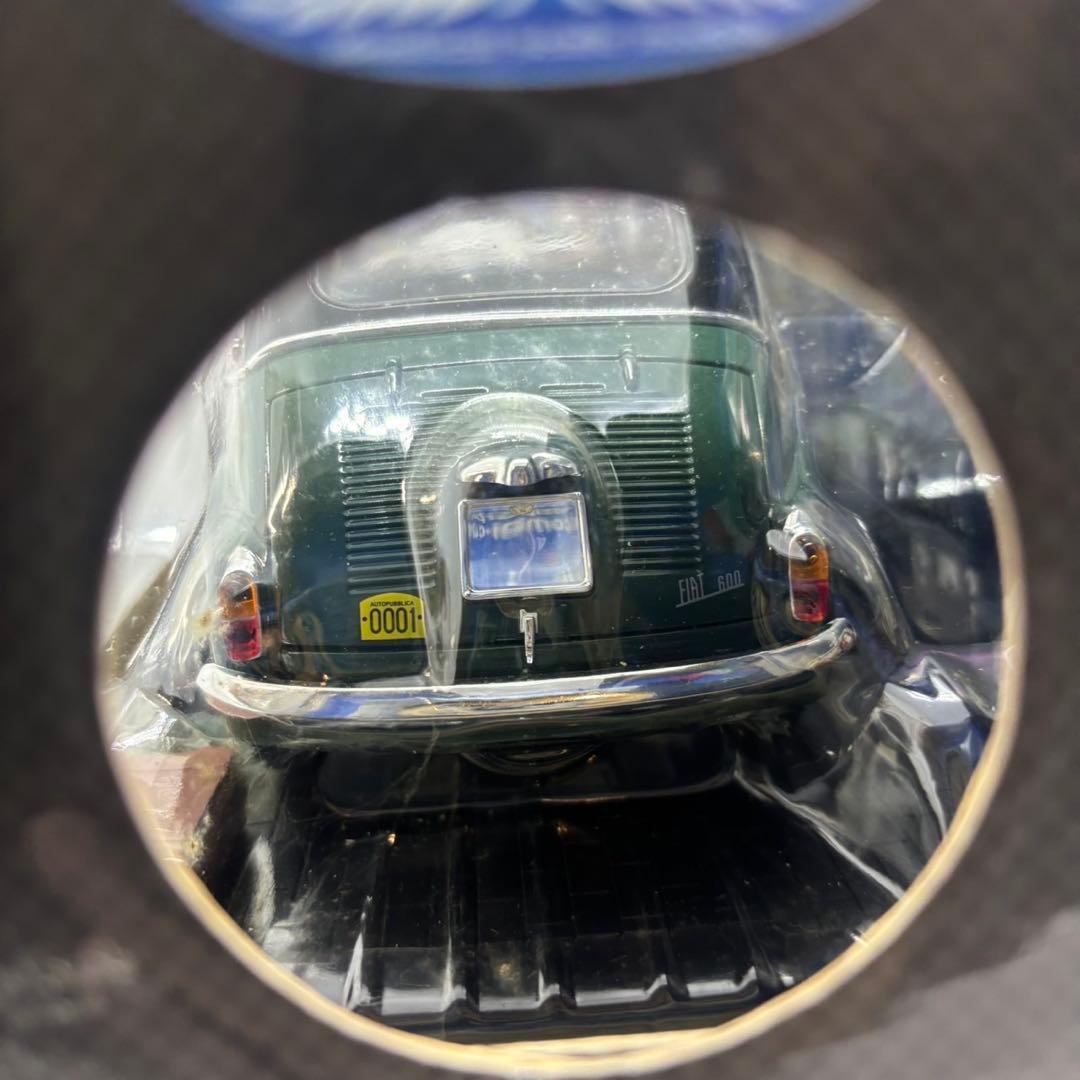 Unique Replicas Fiat 600D ダイキャストミニカー