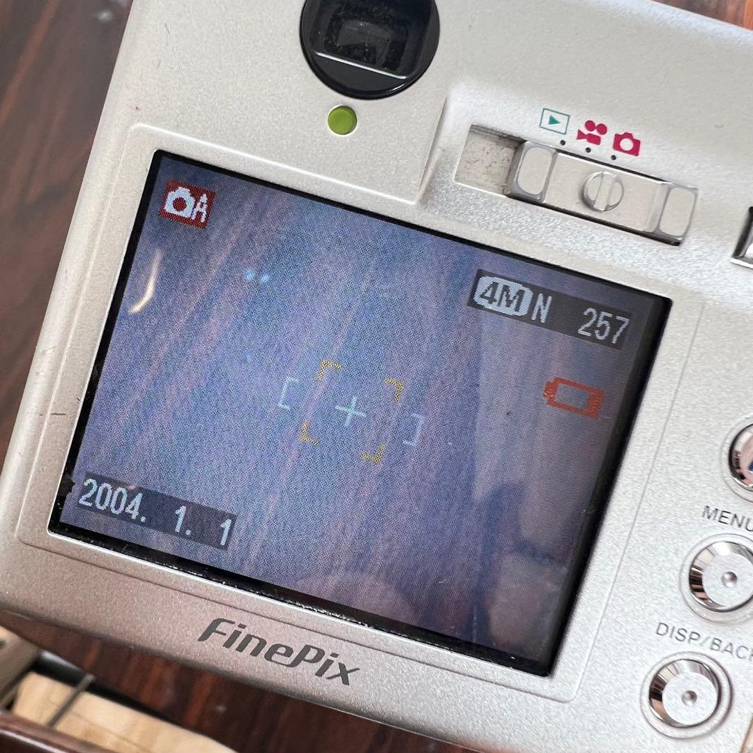 【動作品】FUJIFILM FINEPIX F440 デジカメ 充電スタンド付き