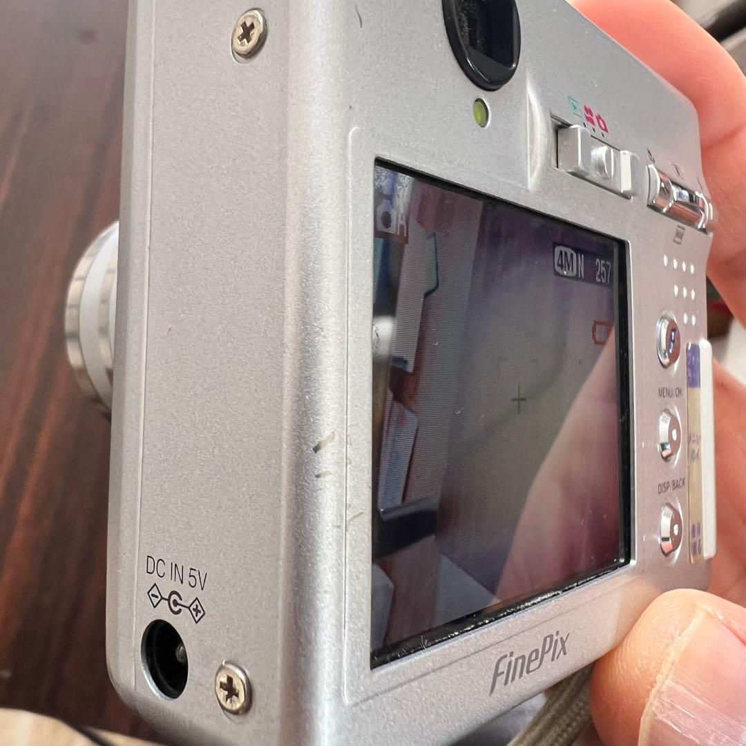 【動作品】FUJIFILM FINEPIX F440 デジカメ 充電スタンド付き